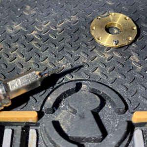 Disk with screw.